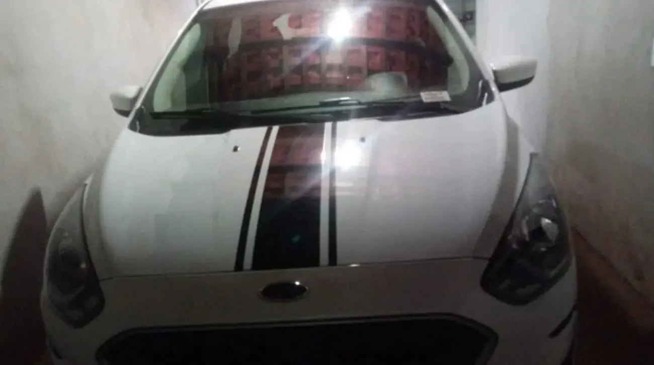 Наклейка на авто на капот Три полосы Белая 5