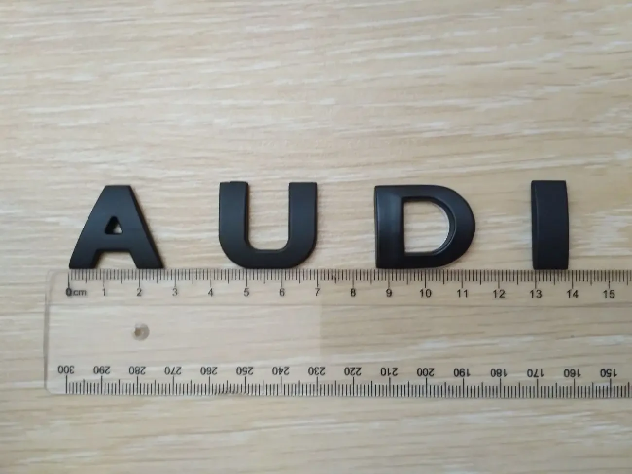 Металлические буквы Audi на кузов авто 3