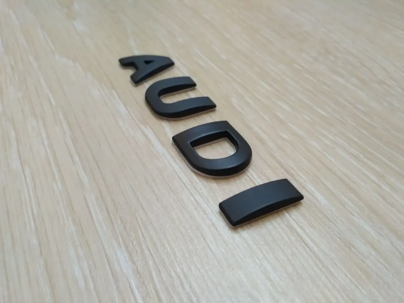 Металлические буквы Audi на кузов авто 5