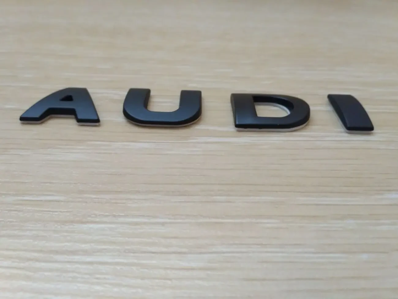 Металлические буквы Audi на кузов авто 6