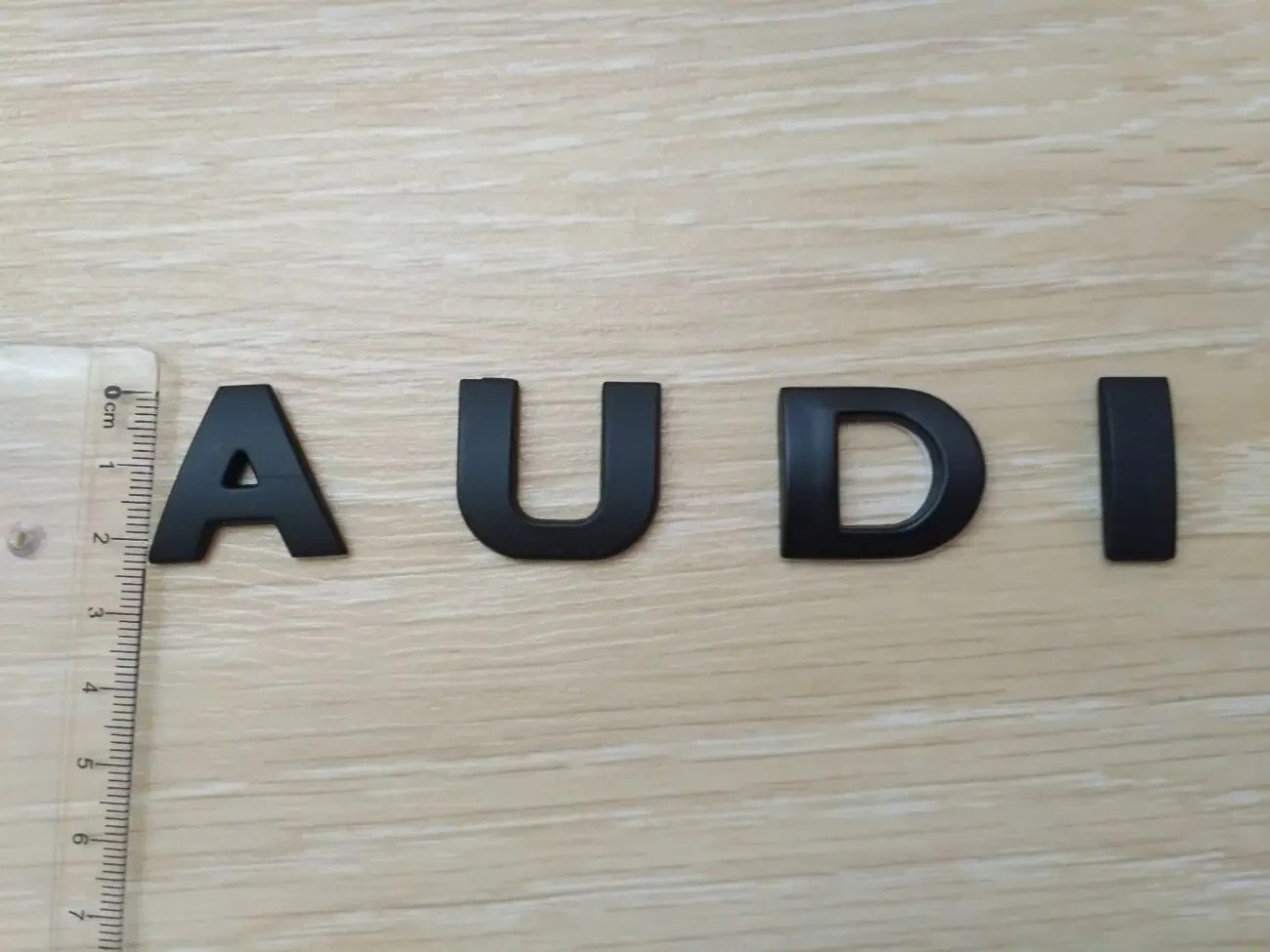 Металлические буквы Audi на кузов авто 4