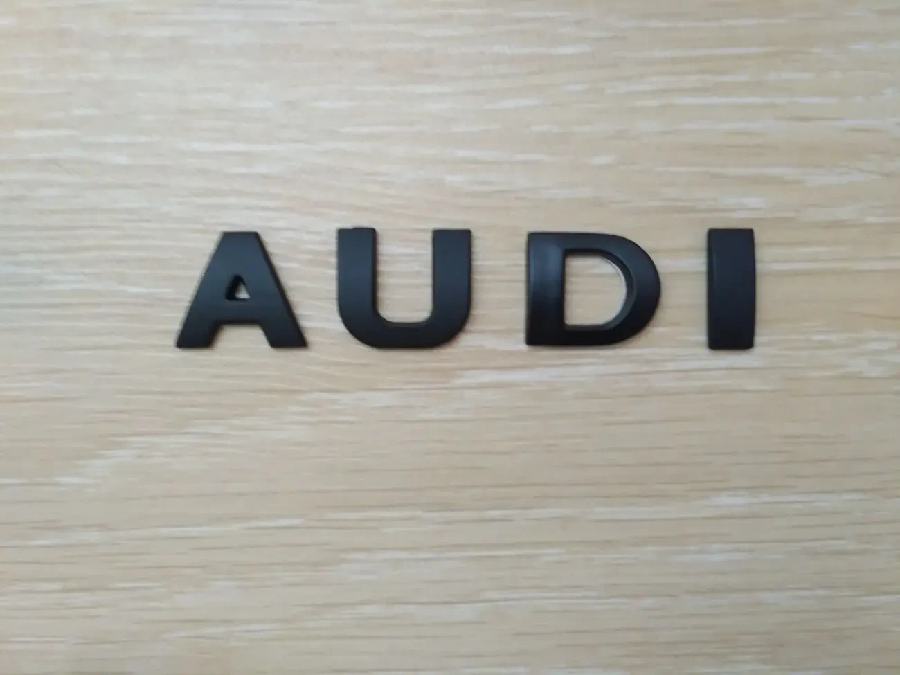 Металлические буквы Audi на кузов авто 7