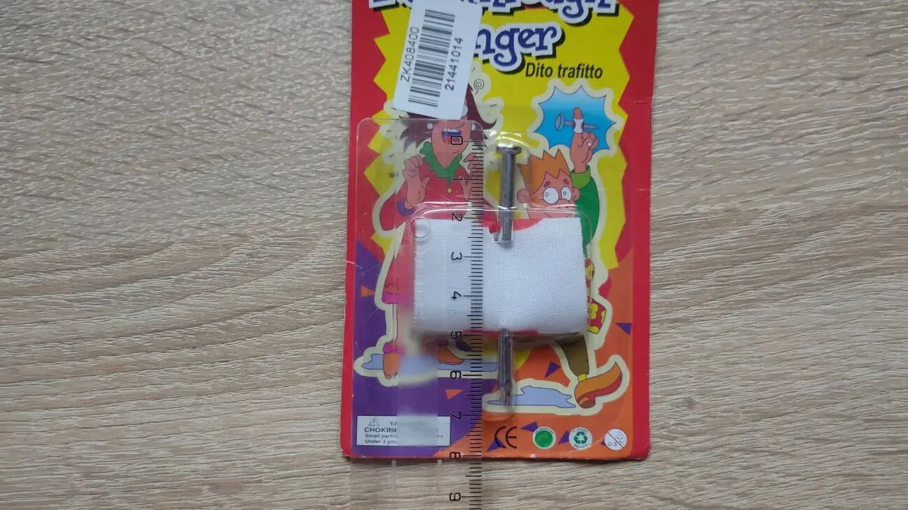 Пробитый палец розыгрыш прикол 4