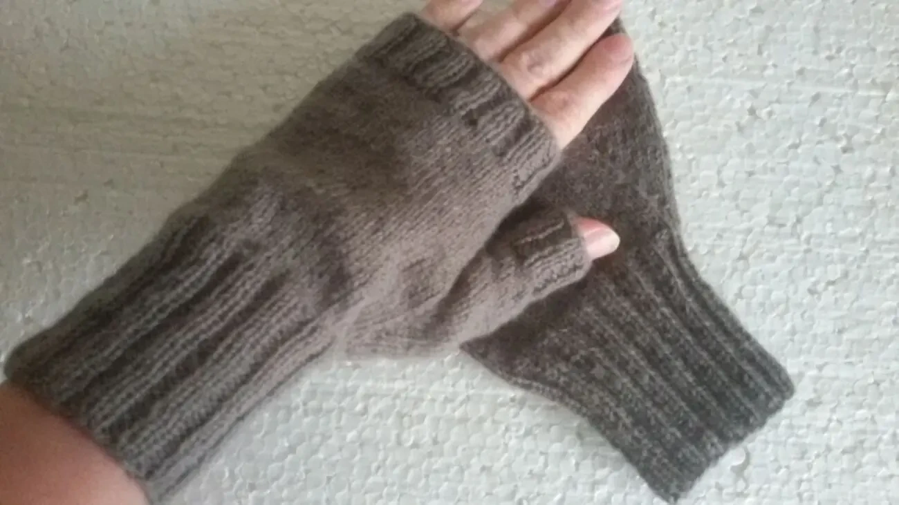 Митенки женские мохеровые. Ручная работа