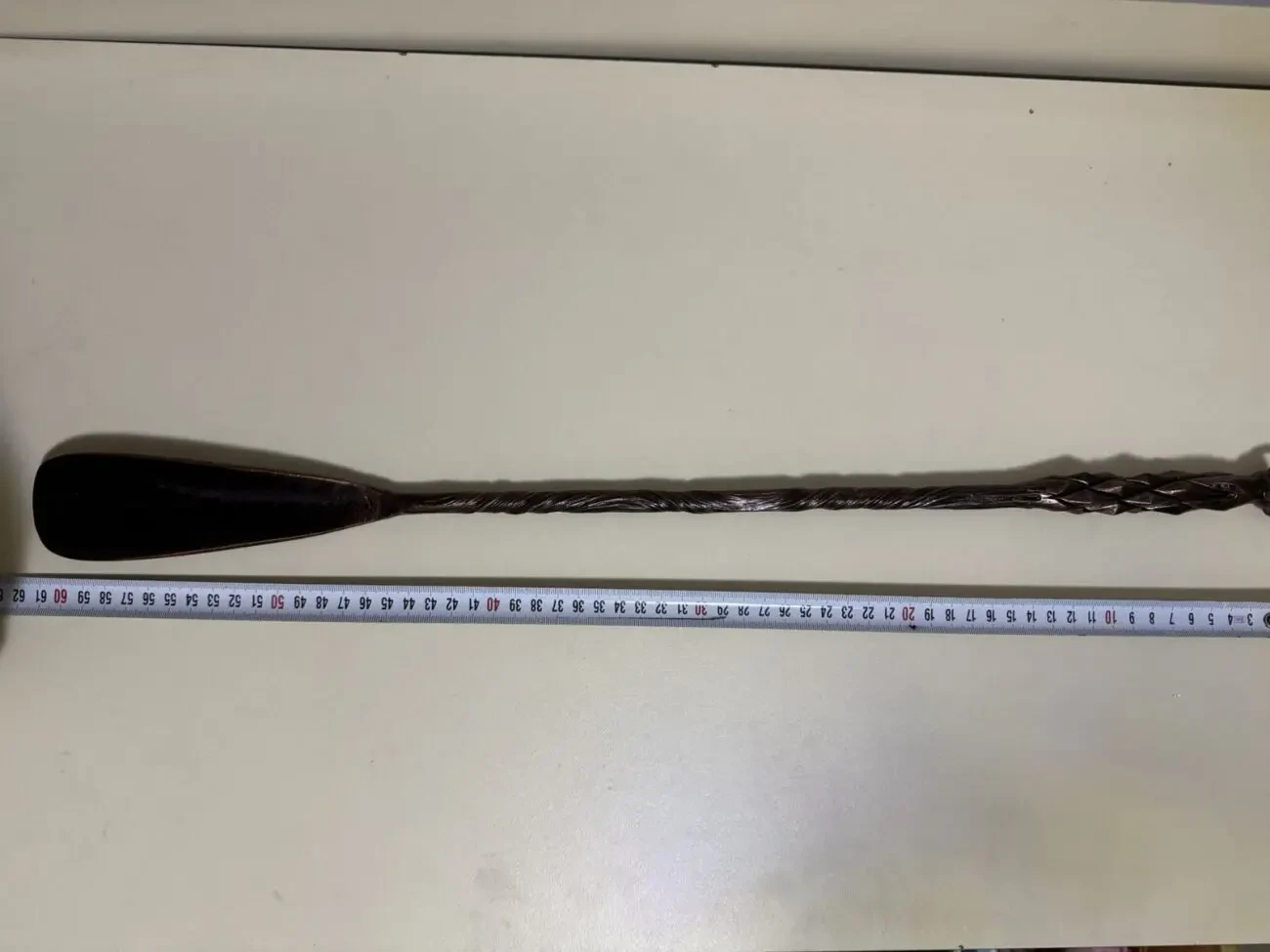 Продам обувную ложку. Звоните тел. 5