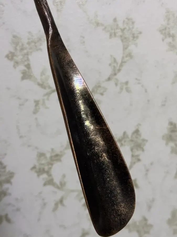 Продам обувную ложку. Звоните тел. 3