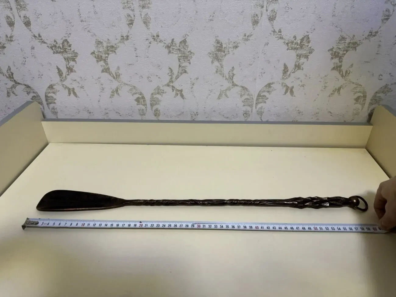 Продам обувную ложку. Звоните тел. 4