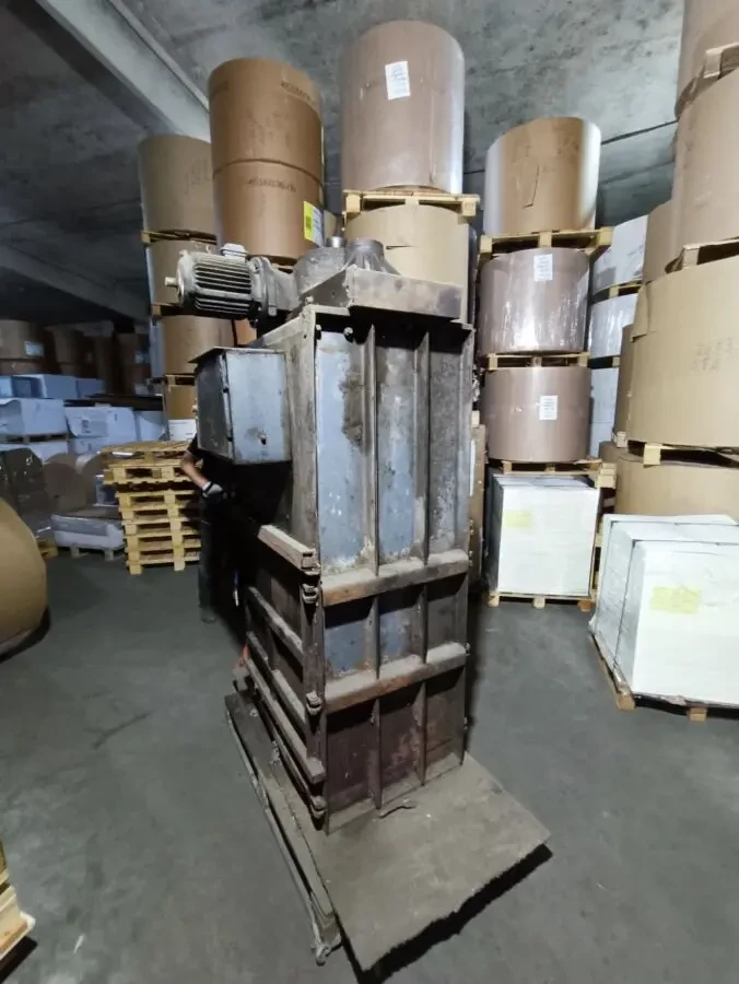 Макулатурні преси гідравлічні та механічні. 2