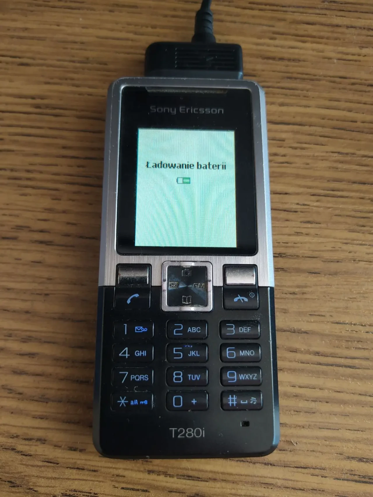 Телефон Sony Ericsson T280i 2