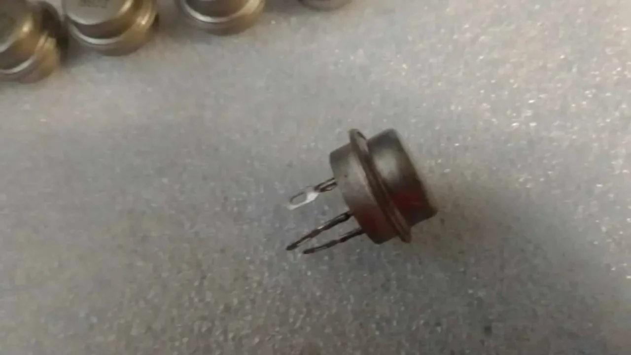 Транзистор П215 3