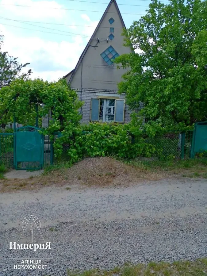 Цегляний двоповерховий будинок в СТ Озірне.