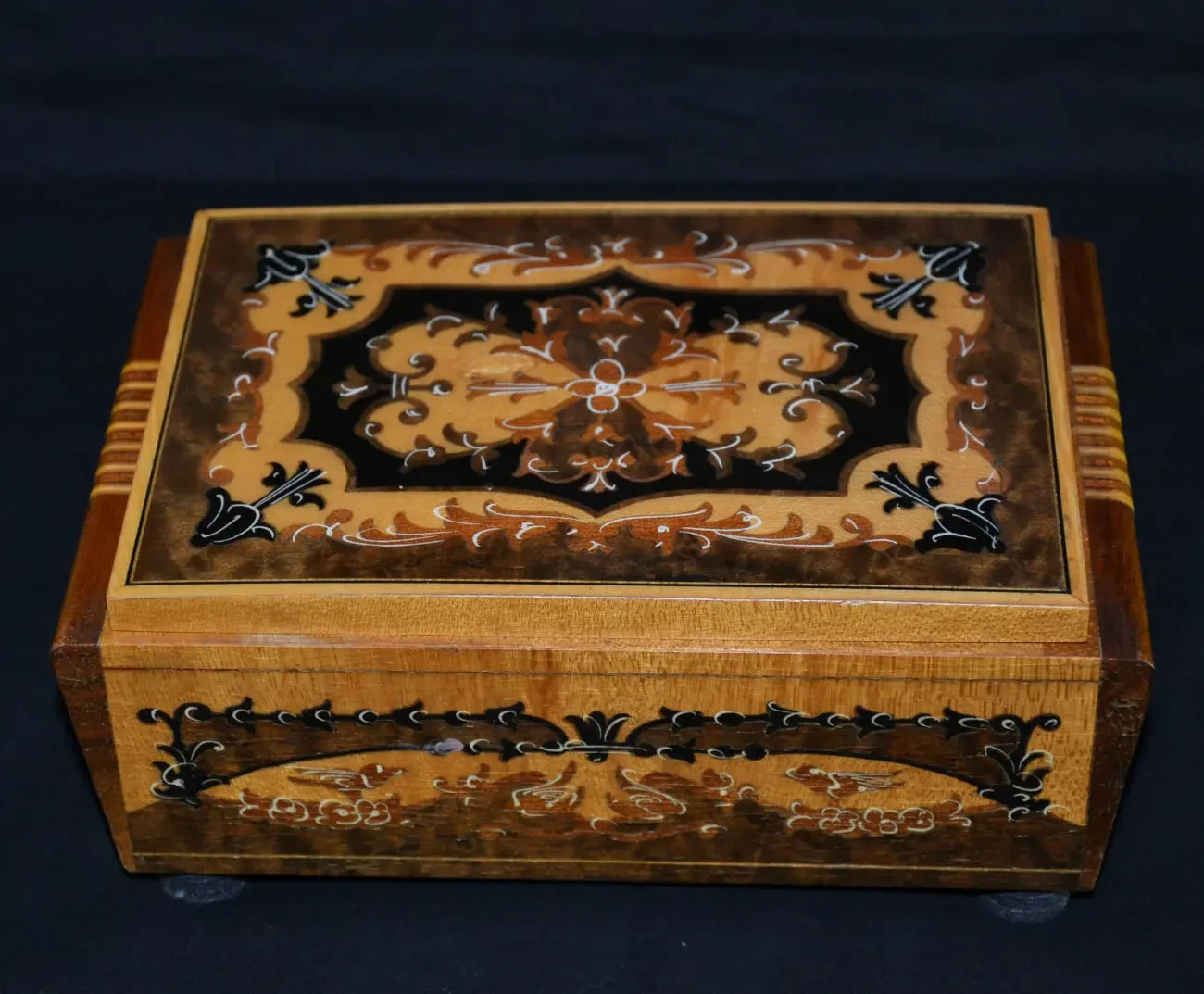 Музыкальная шкатулка-портсигар.