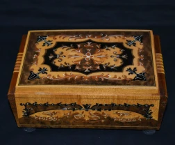 Музыкальная шкатулка-портсигар.