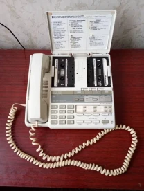 Стационарный телефон с автоответчиком Panasonic.