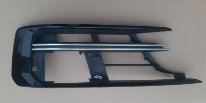 Audi A8 (D5) Грати бампера права  4N0807680BGRU