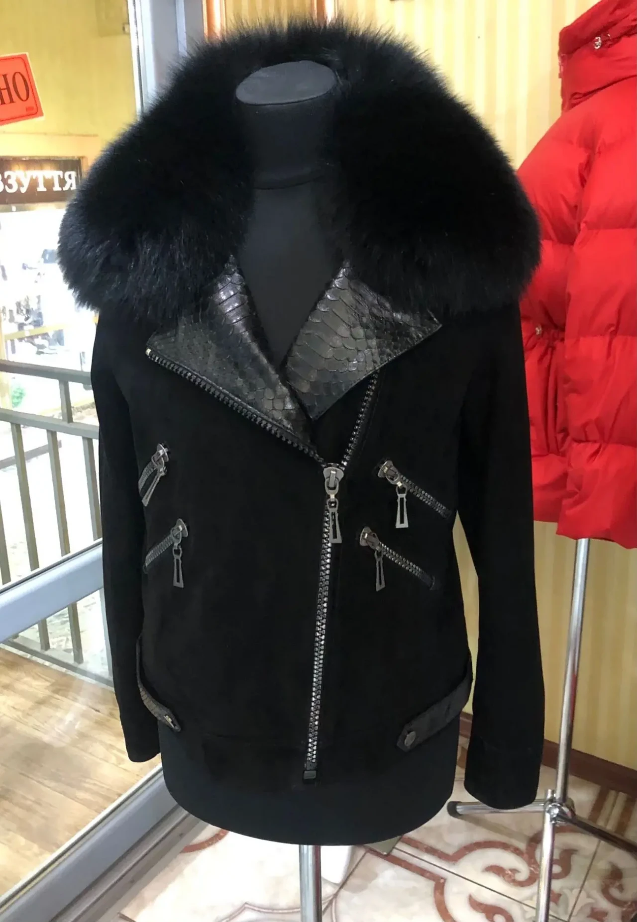 Замшева куртка з пітоном,комір песець 2