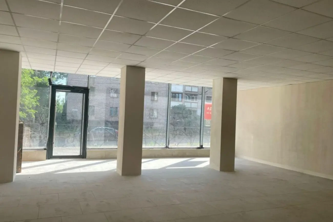 Оренда магазину на Роковатій 2