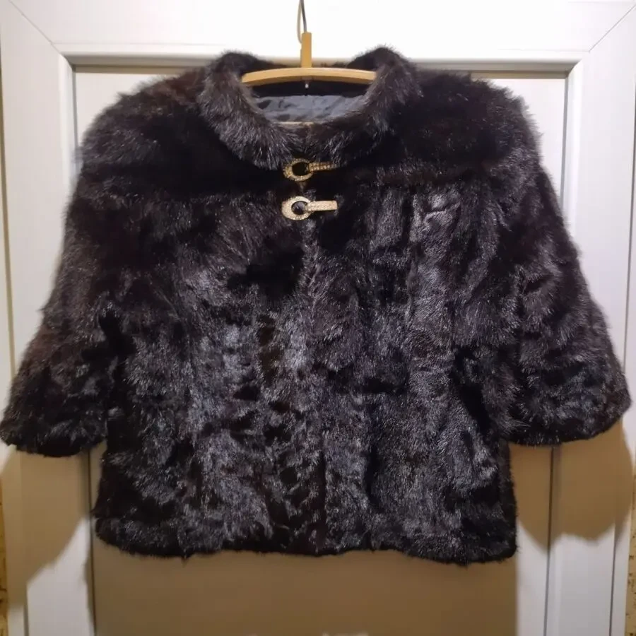 Жилетка норковая осень 46 р. 3