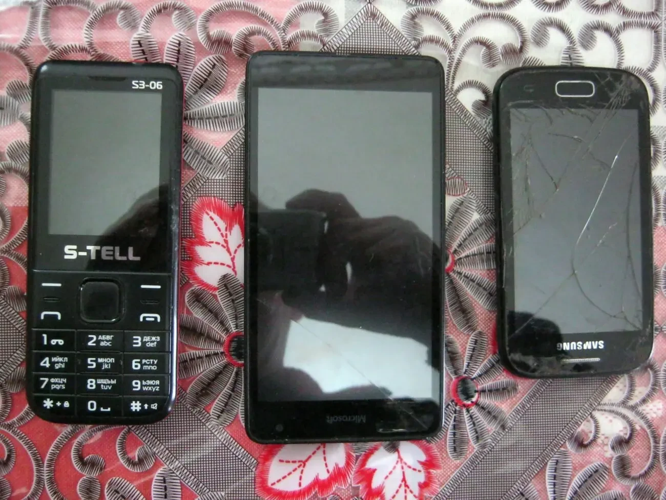 Продам неробочі телефони