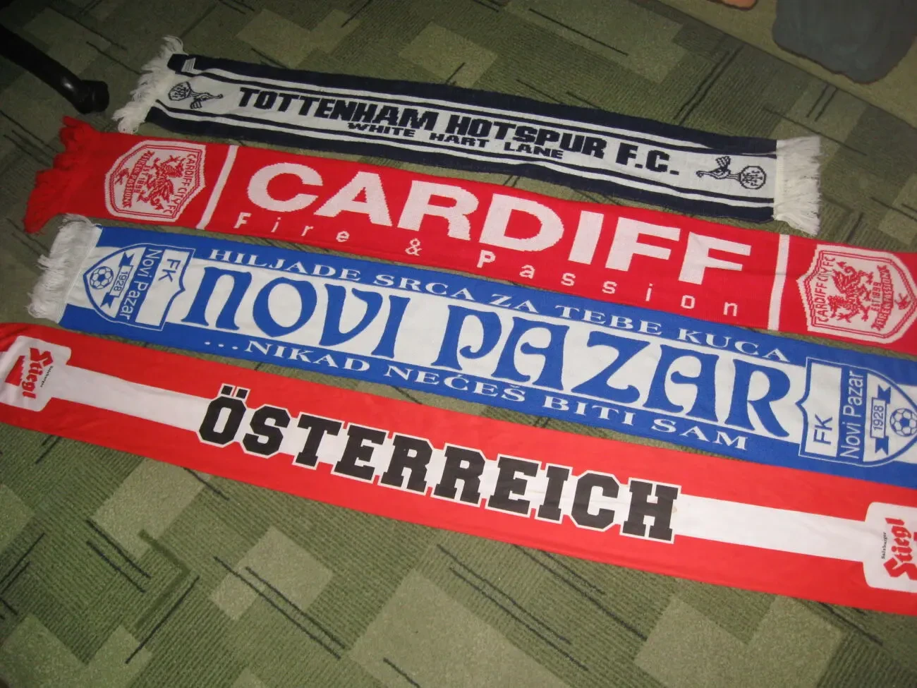 Шарфики фанатськи, постійне оновлення