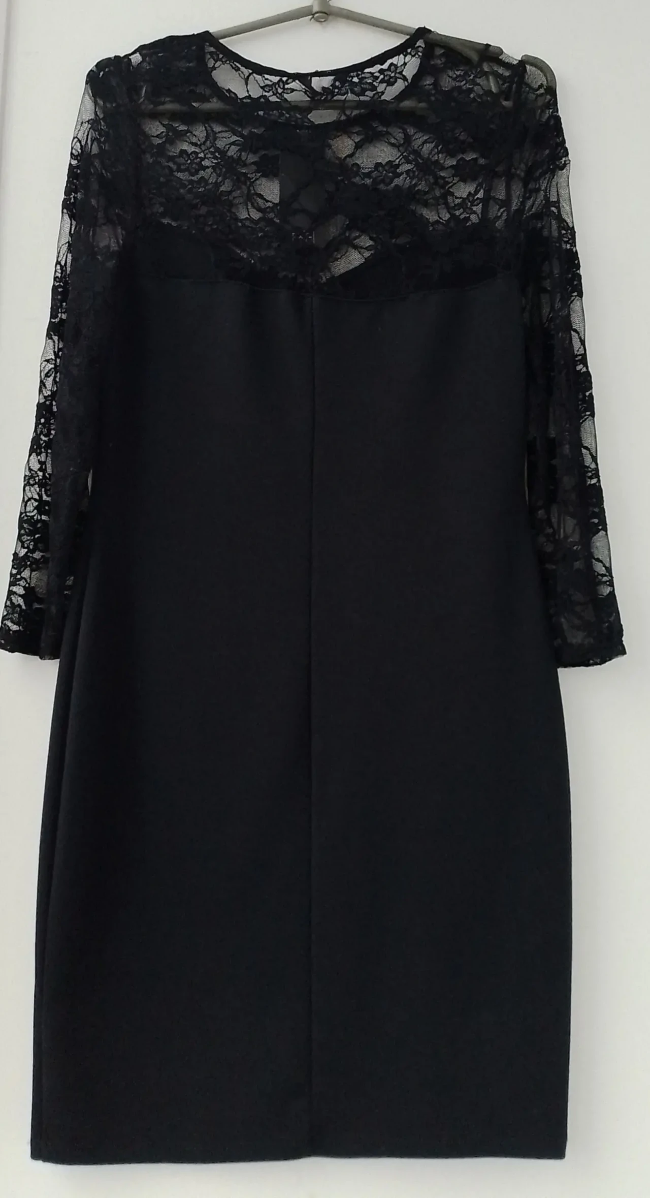 Чорна  жіноча сукня з мереживною вставкою