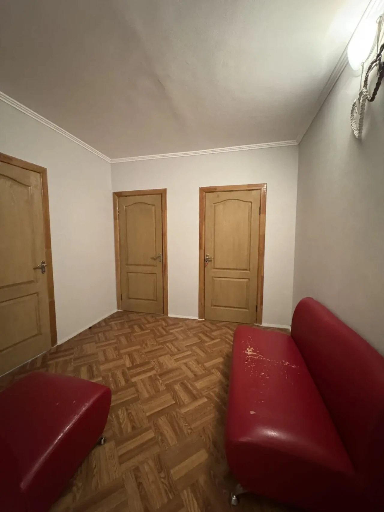 Продам квартиру, вул. Симоненка 7