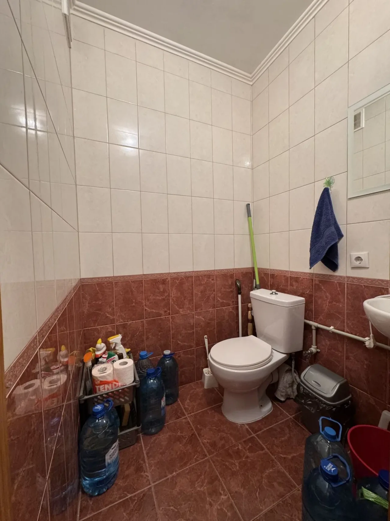 Продам квартиру, вул. Симоненка 6