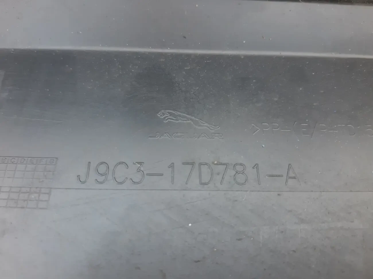 Jaguar E-Pace Бампер задній J9C14109LML  J9C317D781A 9