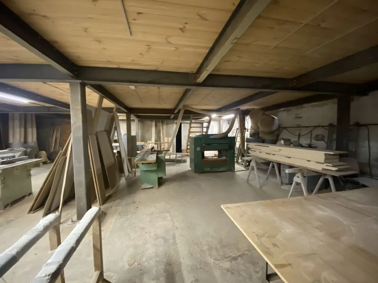 Здається в оренду просторе столярне приміщення. Офіси. Поділ.