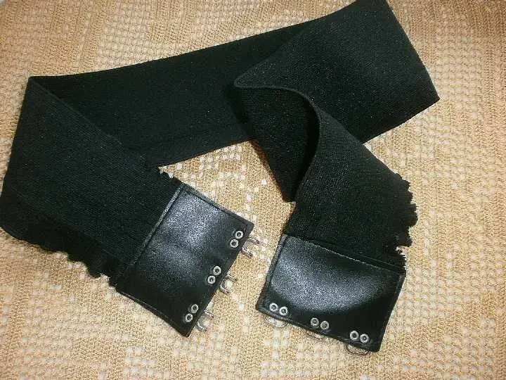 Ремень эффектный безразмерный с крючками-замками