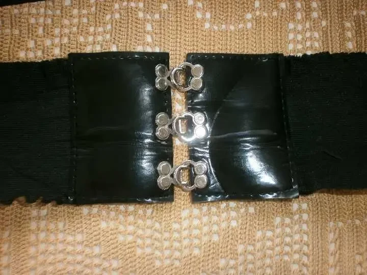 Ремень эффектный безразмерный с крючками-замками 3