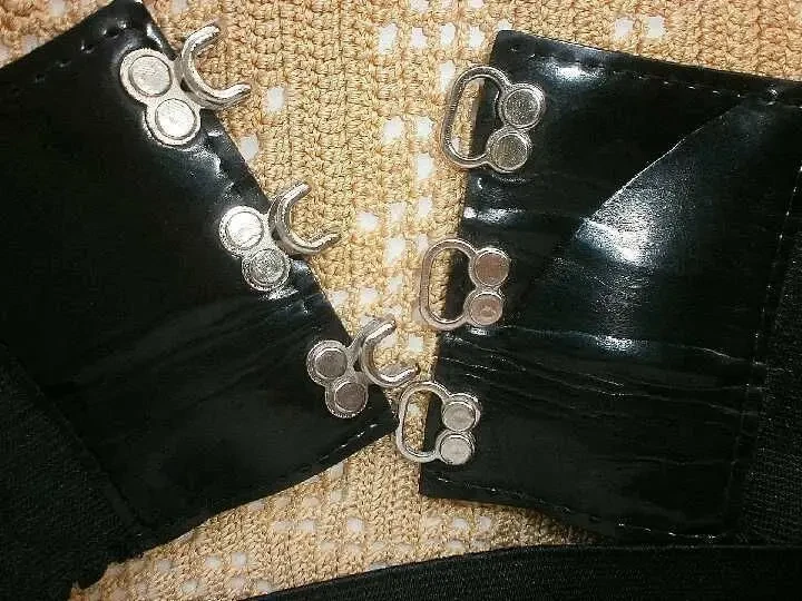 Ремень эффектный безразмерный с крючками-замками 2