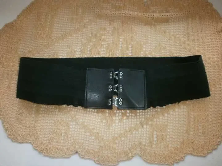 Ремень эффектный безразмерный с крючками-замками 6