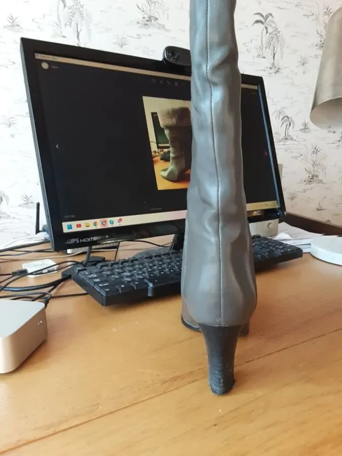 Чоботи  жіночі на каблуку, розмір 39 4