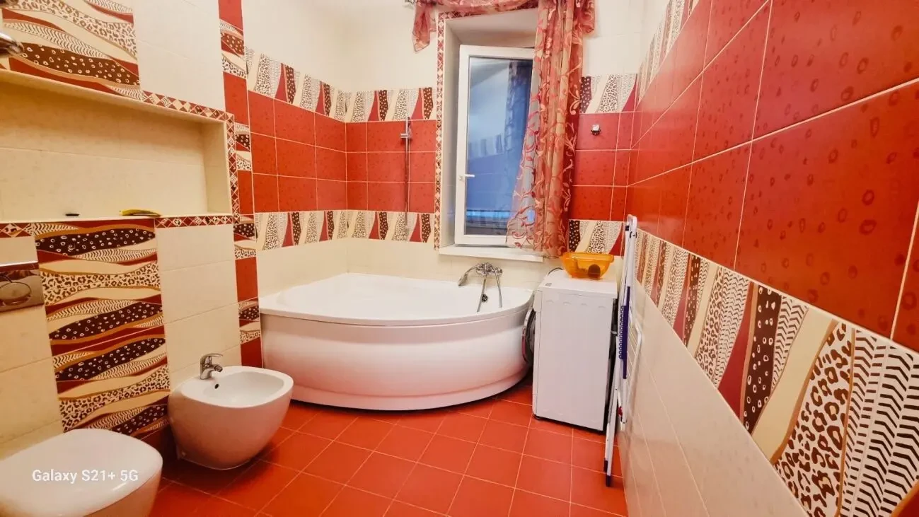 Долгосрочная аренда 4 квартирі 150 кв.м. на пр.Володимира Ивас 9