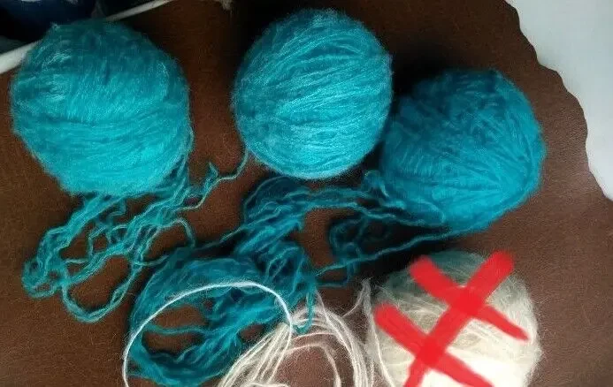 Пряжа нитки пушистая бирюзовая и мохер сливочного цвета  для рукоделия 4