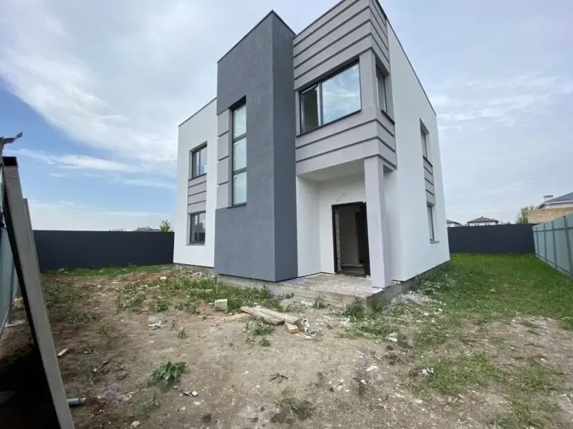 Продам сучасний будинок 145 кв.м, 4 сотки, с.Гатне