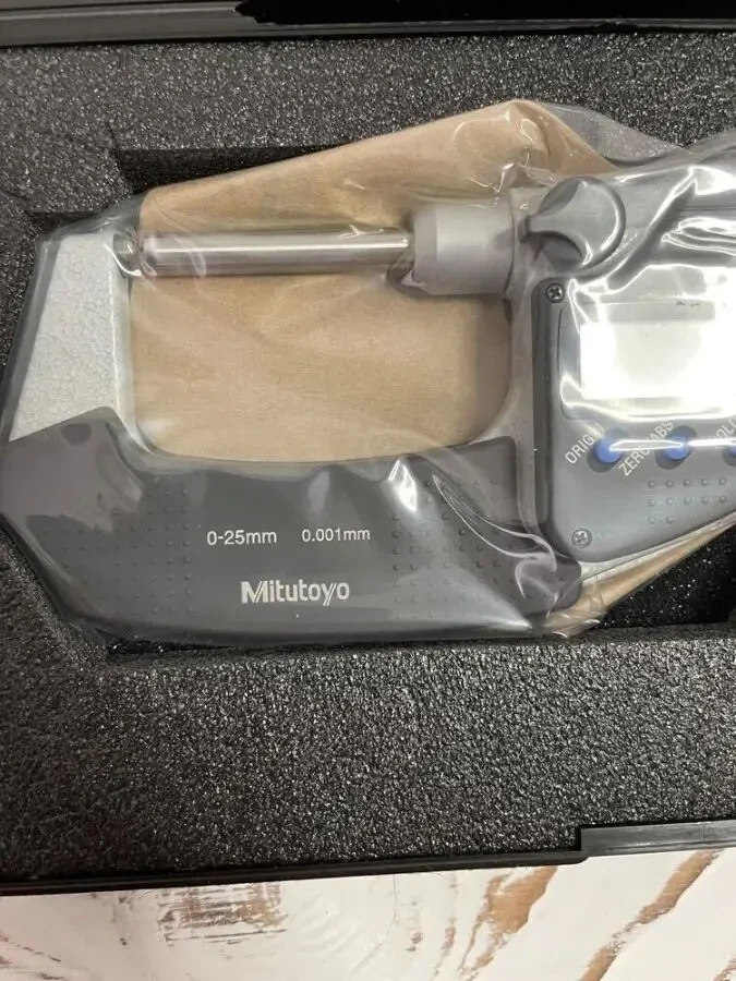 Пара мікрометрів з неповоротним мікрогвинтом 3