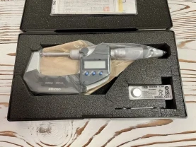 Пара мікрометрів з неповоротним мікрогвинтом