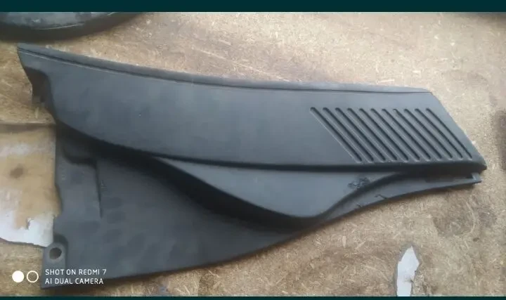 Решетка дворников правая renault clio2