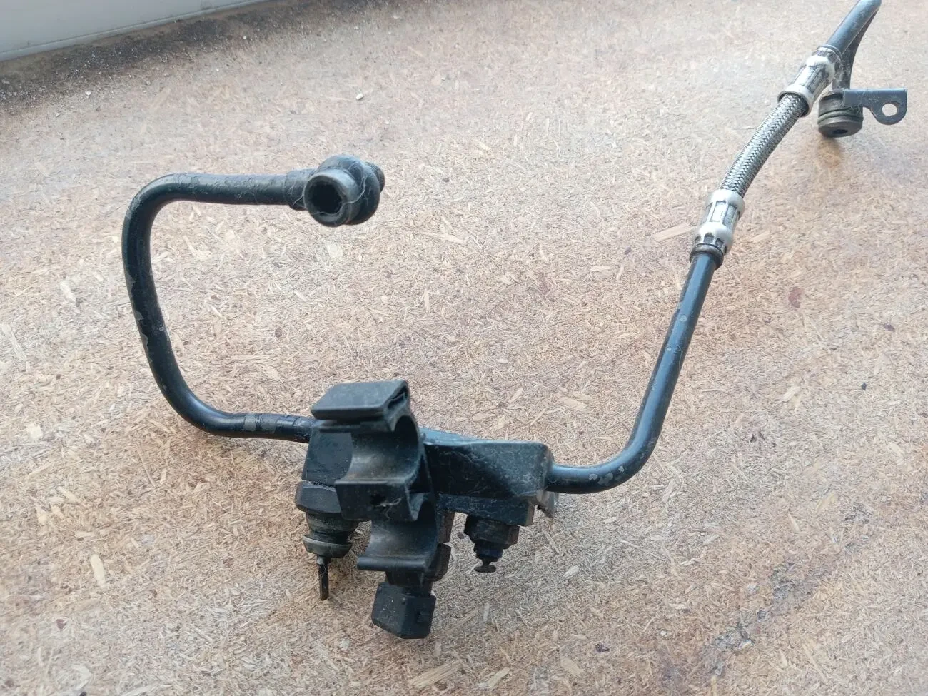 Трубка подачи масла па турбину audi a6 c5 2.5 tdi