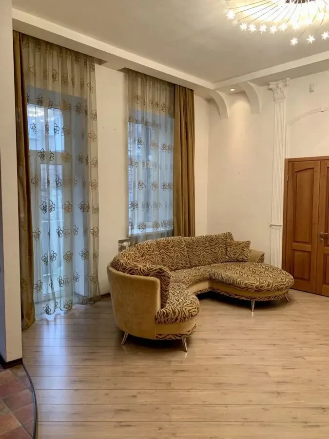 Сдам в аренду велику квартиру 9