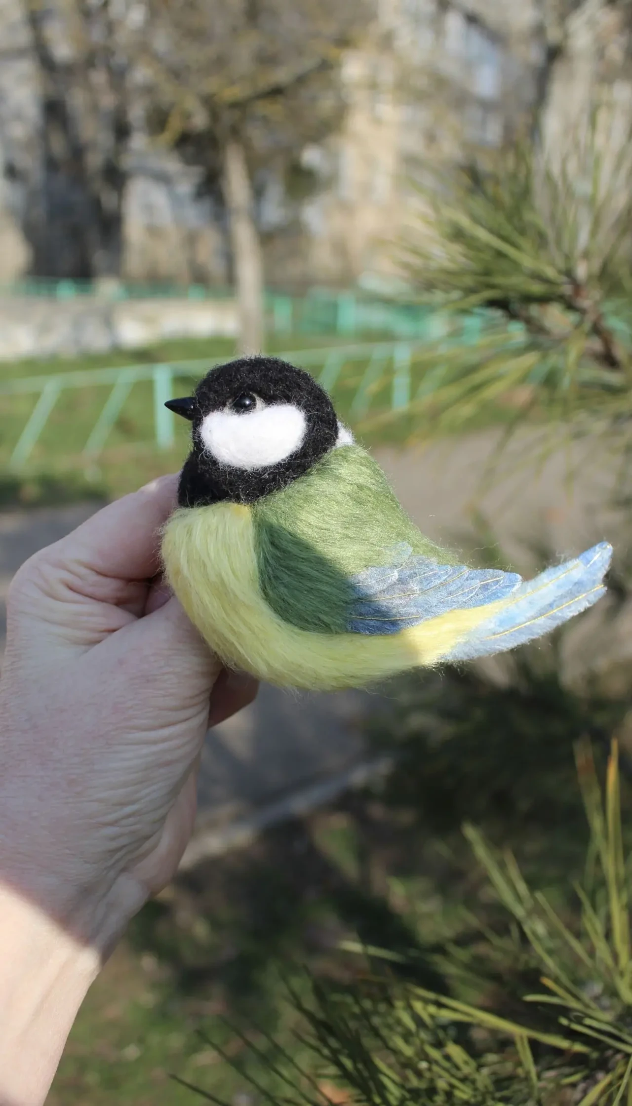 Брош валяна синичка іграшка хендмєйд птиця підвіска валяна прикраса 4