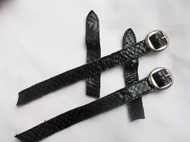 Ремешки лаковые  черные с металлическими пряжками под серебро