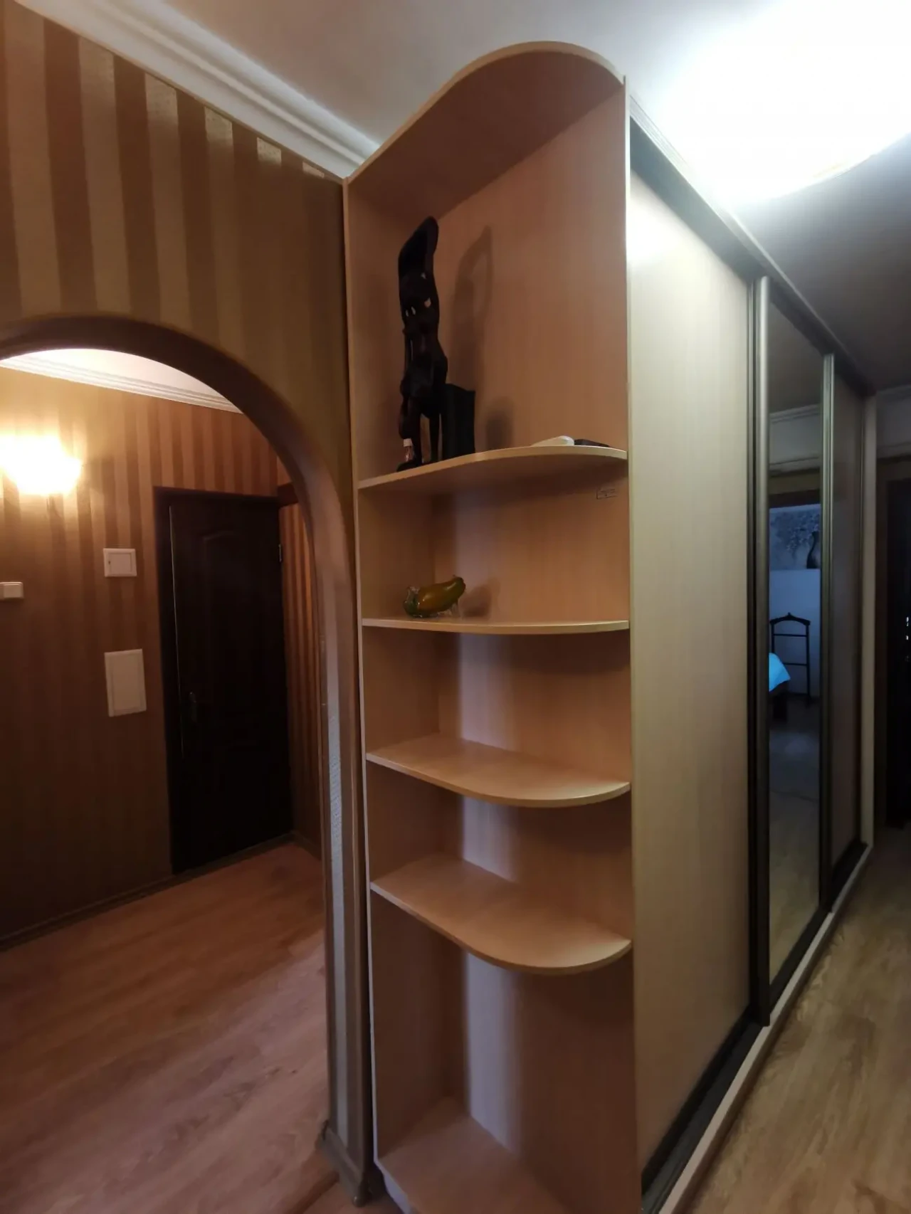 Продам 4-кімнатну квартиру з ремонтом біля метро Позняки 7