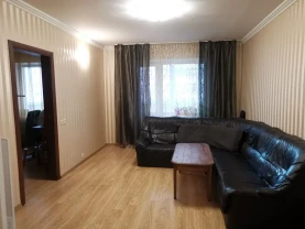 Продам 4-кімнатну квартиру з ремонтом біля метро Позняки