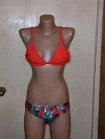 Гарний червоний купальник р.L