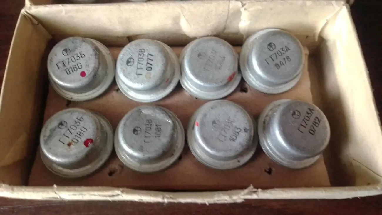 Транзистор ГТ703