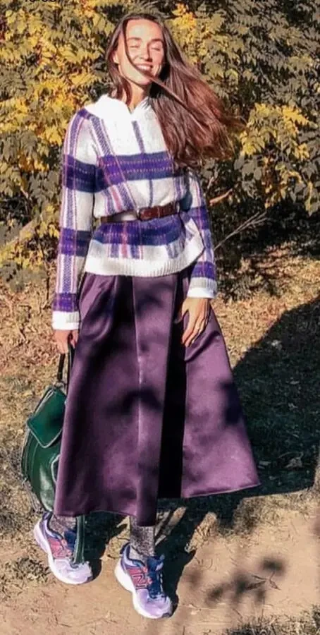 Дизайнерська спідниця в довжині міді, з кишенями. 6