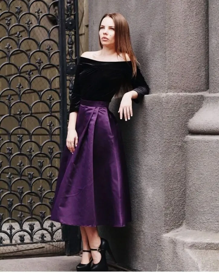 Дизайнерська спідниця в довжині міді, з кишенями. 2